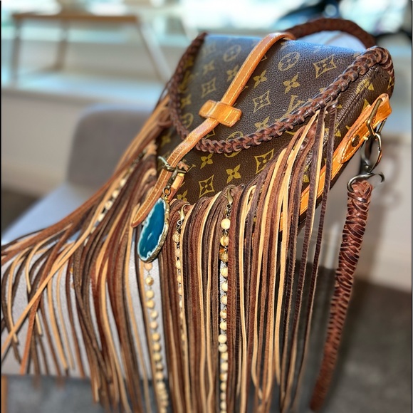 LV crossbody - Picture 3 of 7